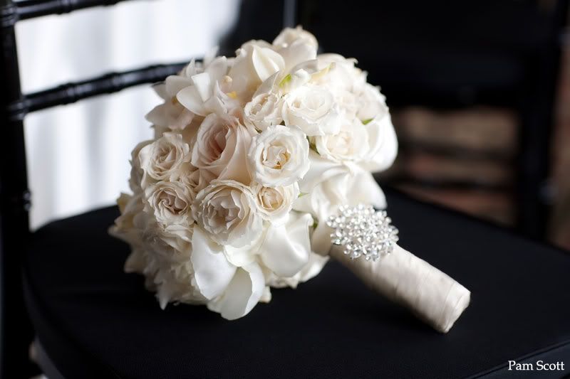 white bridal bouquet Pictures, Images and Photos