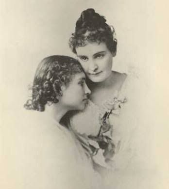 Hellen-Keller-y-Anne-Sullivan